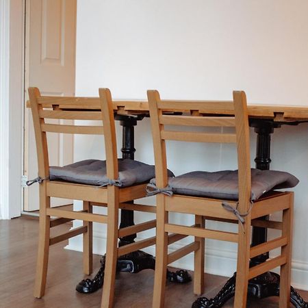דירות הרוגייט Spacious Flat With Free Parking מראה חיצוני תמונה