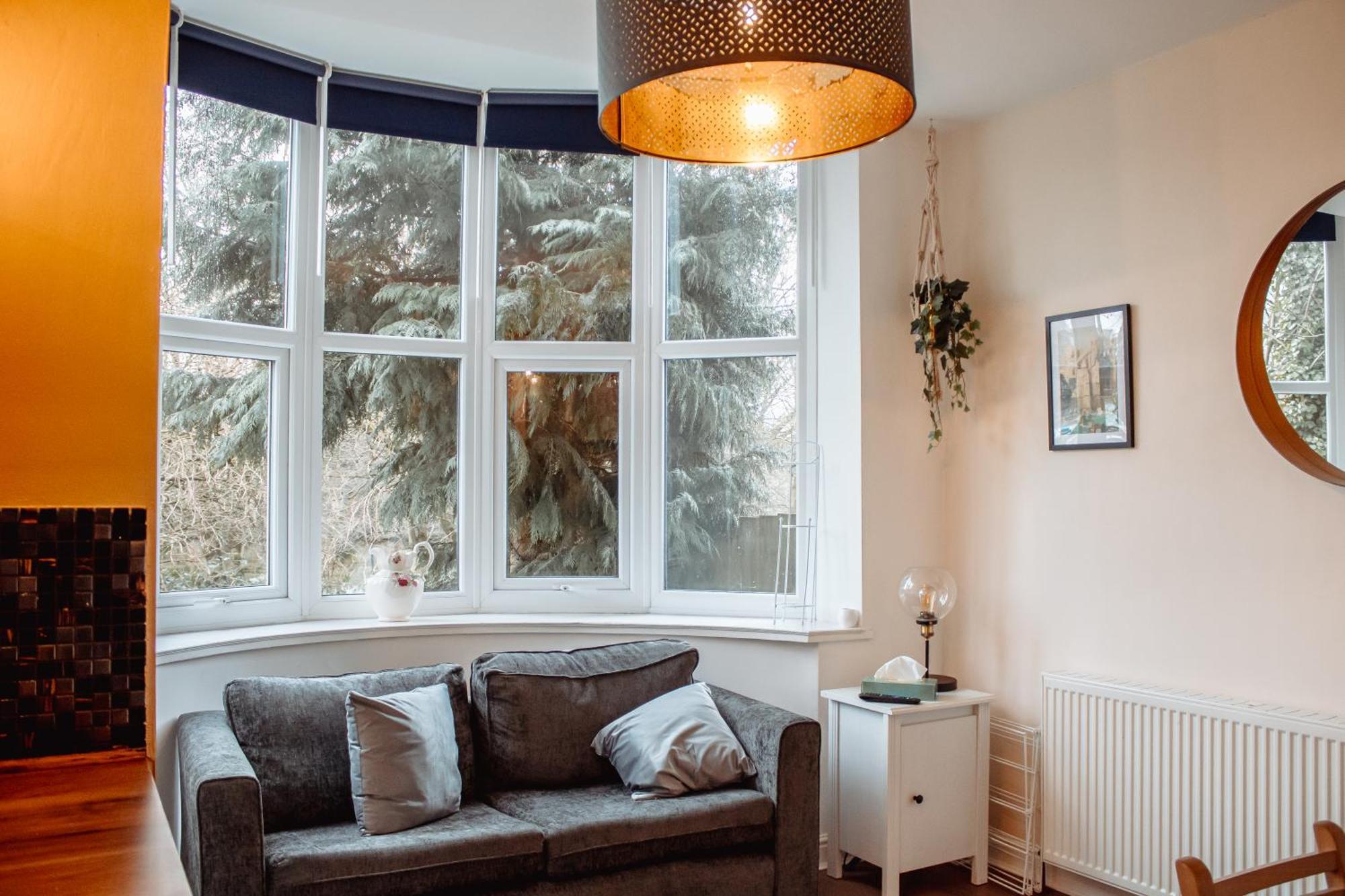 דירות הרוגייט Spacious Flat With Free Parking מראה חיצוני תמונה