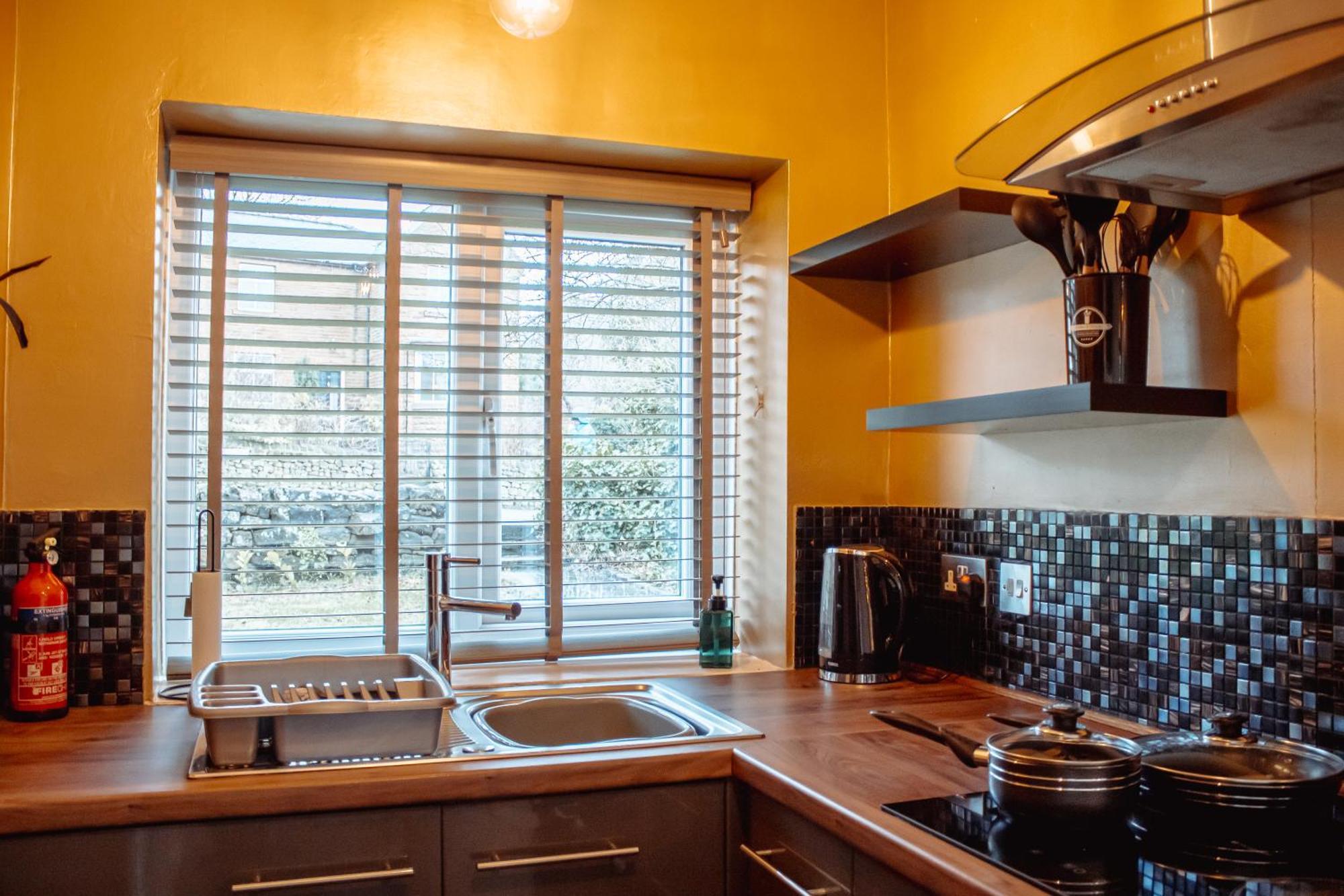 דירות הרוגייט Spacious Flat With Free Parking מראה חיצוני תמונה