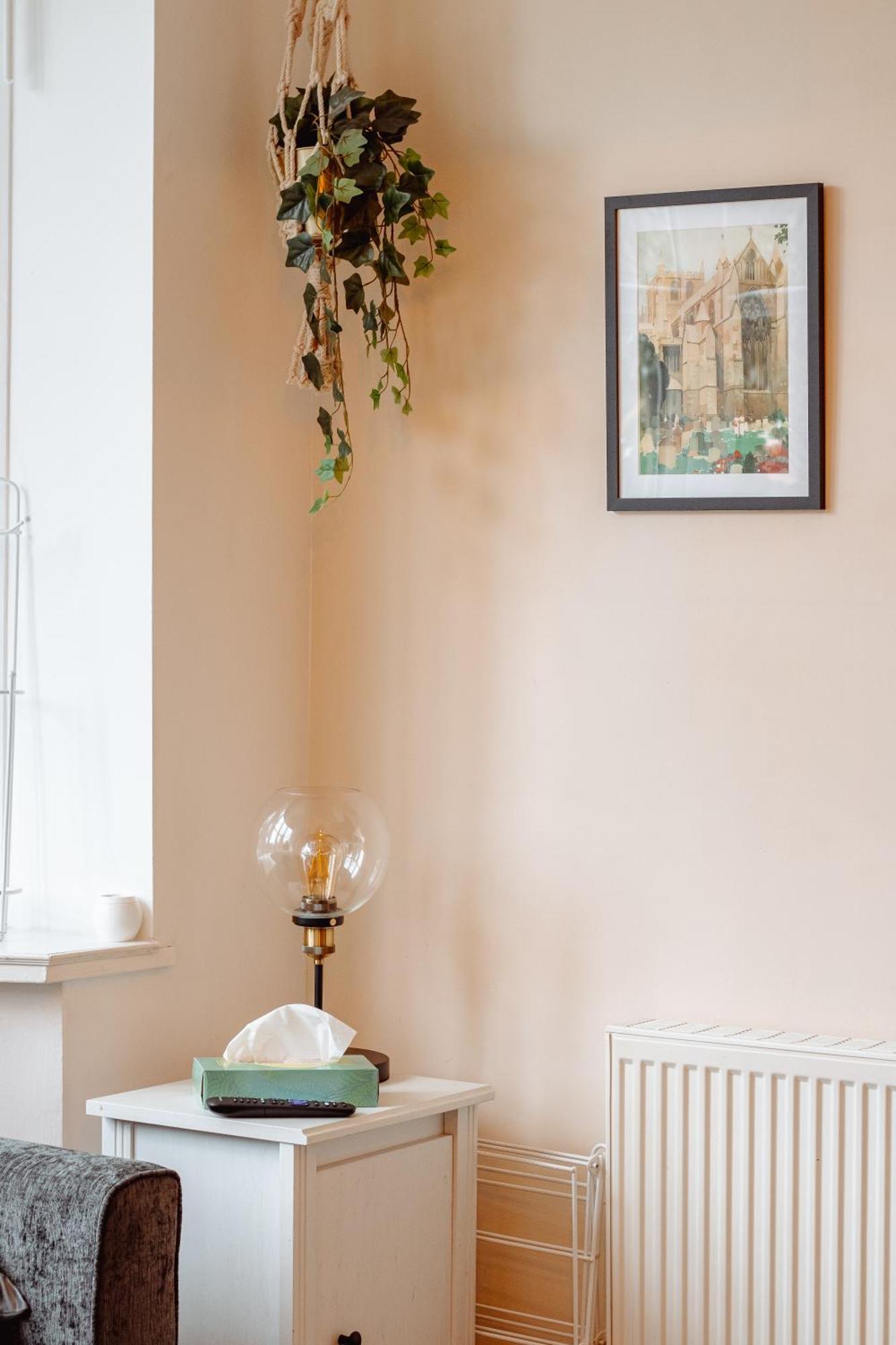 דירות הרוגייט Spacious Flat With Free Parking מראה חיצוני תמונה