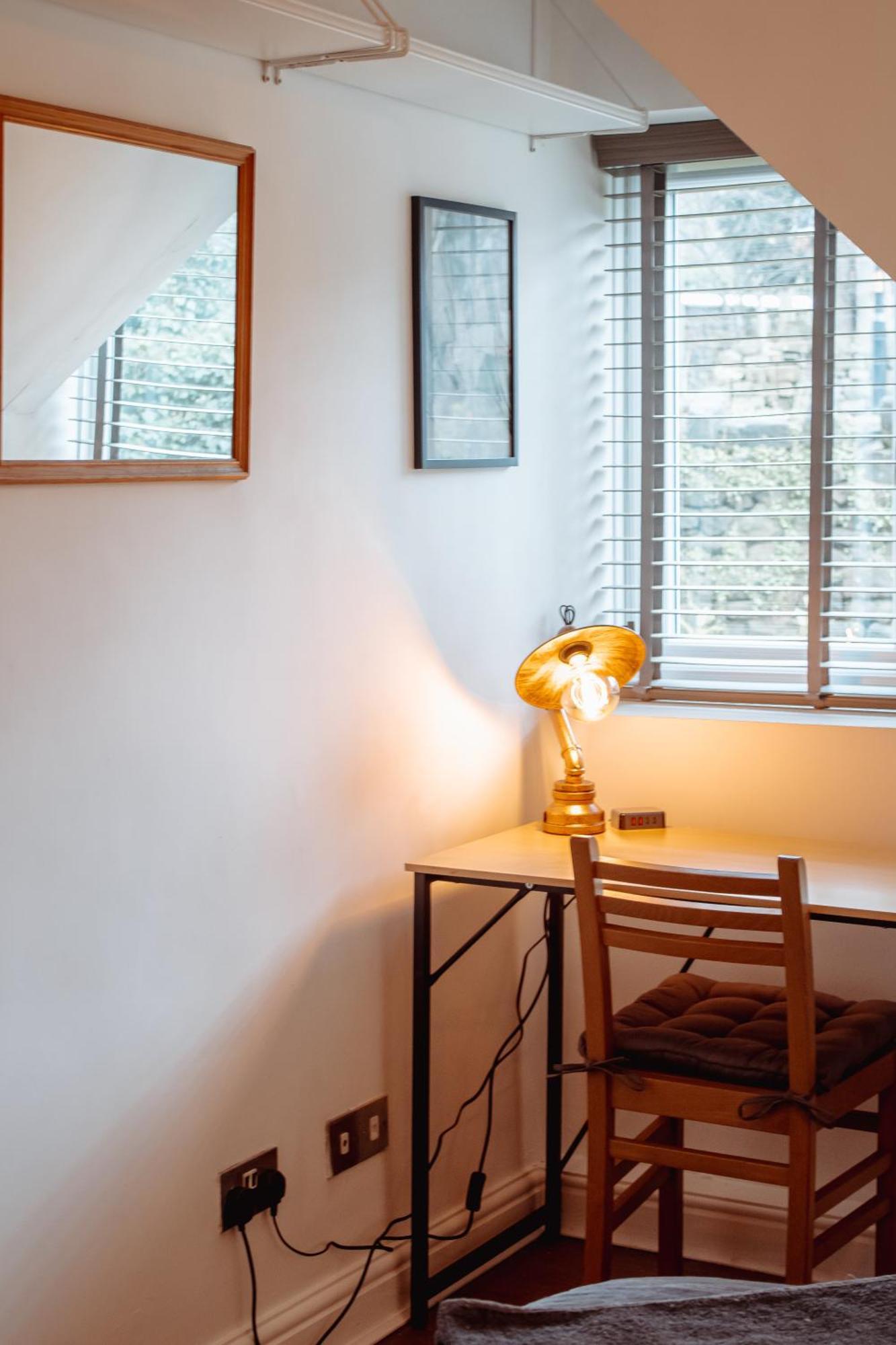 דירות הרוגייט Spacious Flat With Free Parking מראה חיצוני תמונה